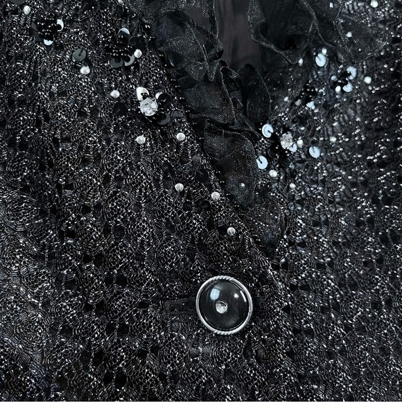 DVC Exclusive Metallic Ruffle Buttoned Evening Jacket Black Silver White Size 4 - Picture 4 of 9